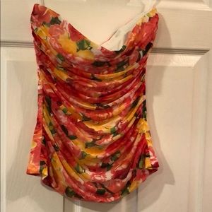 Rouched Strapless flowered top. Size M.